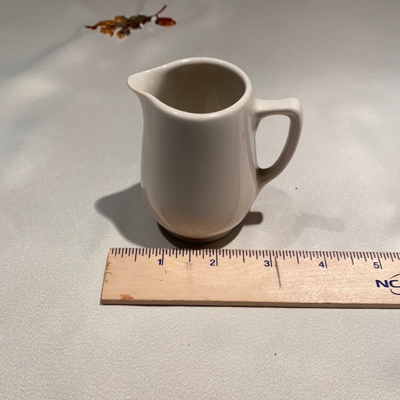 Walker China mini white pitcher - Picture 1 of 4